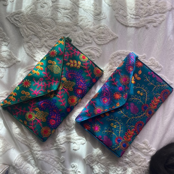 Hand Embroidered clutch blue and green - Picture 3 of 6